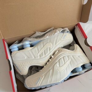 Nike Shox R4 SE 🔥 Pale Ivory Celestine Blue Shoes Women's Size 9 IH3572-110 NEW